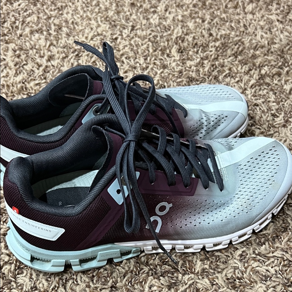 On running cloudflow running shoes sz 7